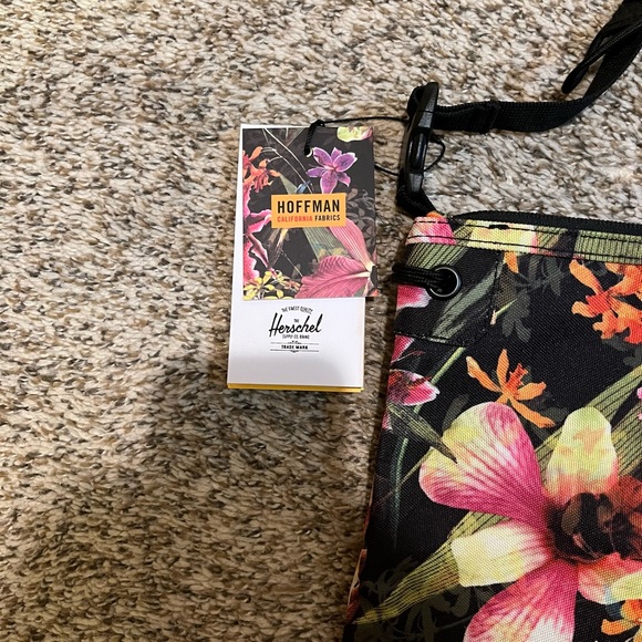 Herschel Crossbody - Picture 2 of 4